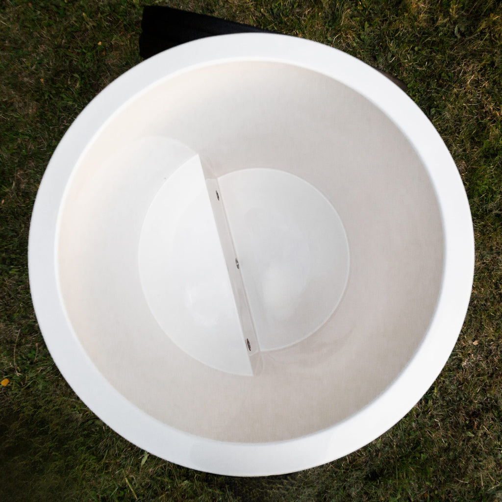 Einzelbadewanne aus Fiberglas mit Kaltwasseranschluss – Verkleidung aus WPC-Kunststoff