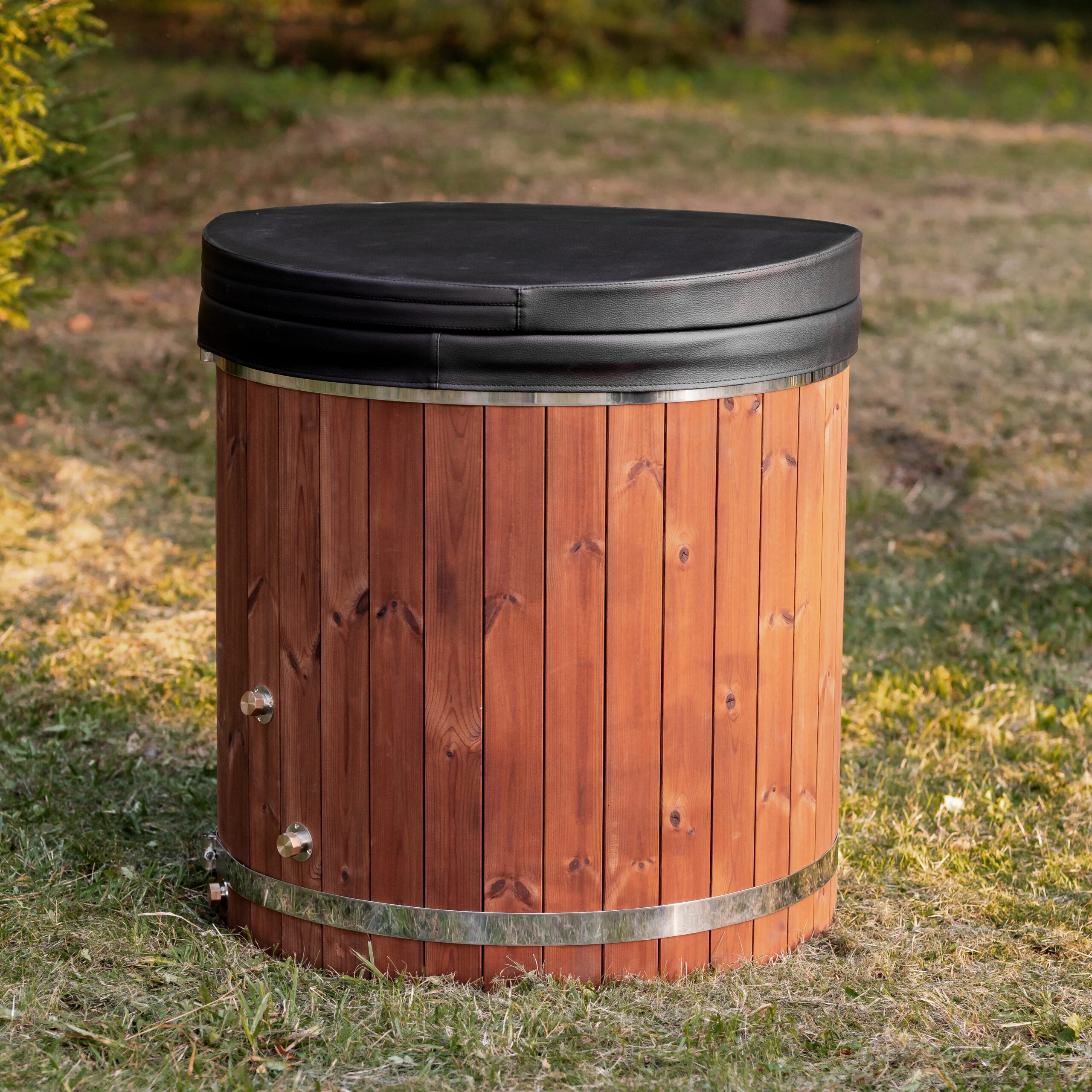 Einzelbadewanne aus Fiberglas mit Kaltwasseranschluss – Verkleidung aus WPC-Kunststoff