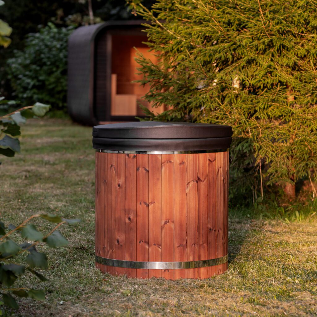 Einzelbadewanne aus Fiberglas mit Kaltwasseranschluss – Verkleidung aus WPC-Kunststoff