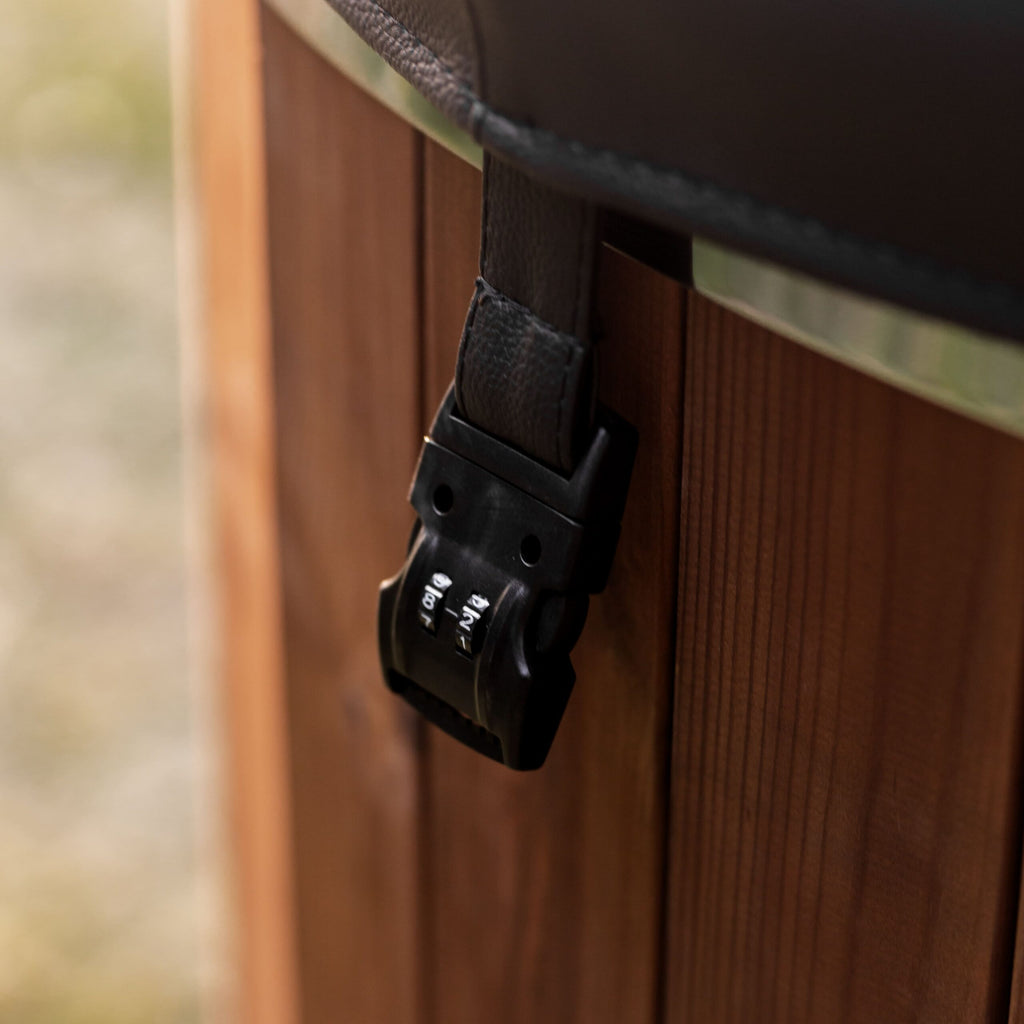 Einzelbadewanne aus Fiberglas mit Kaltwasseranschluss – Verkleidung aus WPC-Kunststoff